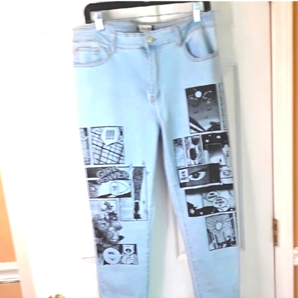 BLUE TOPIC Skinny Blue Jeans with Manga Graphic Design - Picture 1 of 12